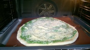 Sajttal bőven beszórva